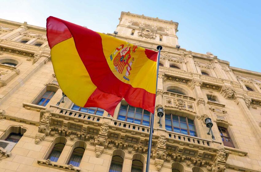  Spain Approves Anti-Smoking Plan